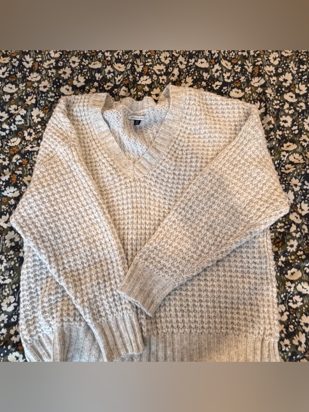 American Eagle Outfitters Cream V‑Neck Waffle Knit Sweater